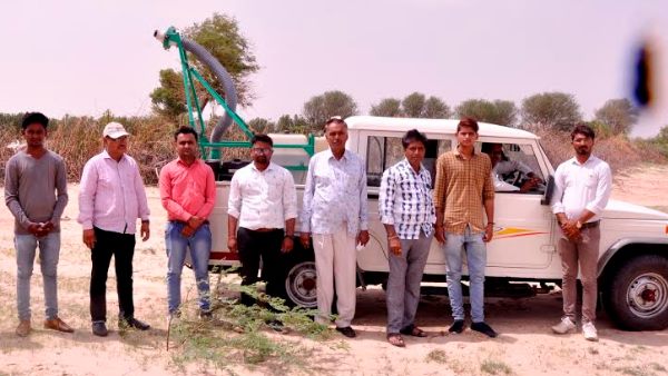 किसानों को अनुदान पर दिया जा रहा कीटनाशक