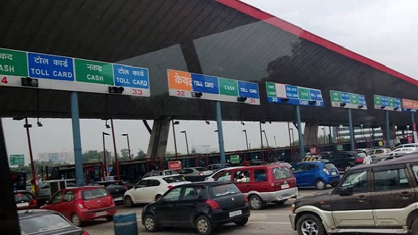 फास्टैग के जरिए कैशलेस पेमेंट