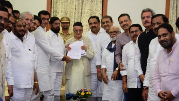 Maha Vikas Aghadi leaders submitted letter to Governor declaring Udhhav Thackeray as their leader Maha Vikas Aghadi leaders submitted letter to Governor declaring Udhhav Thackeray as their leader