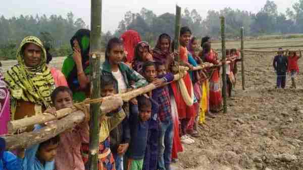 गांववालों ने किया नवविवाहिता का स्वागत