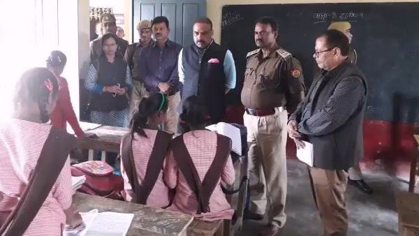 डीएम ने लगाई फटकार