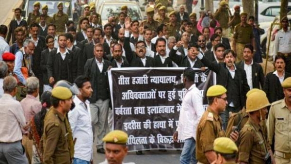 दिल्ली पुलिस के खिलाफ दायर की याचिका