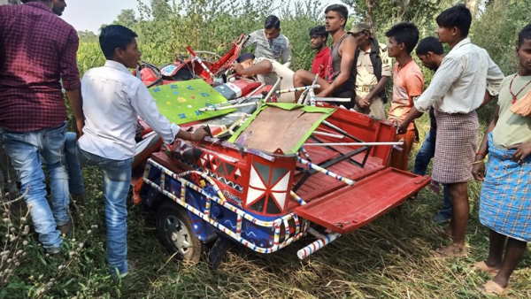 bihar nalanda road accident many people died bihar nalanda road accident many people died