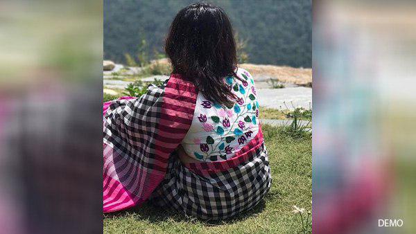 जेवर और कैश लेकर गई महिला, बनाया संबंध का वीडियो