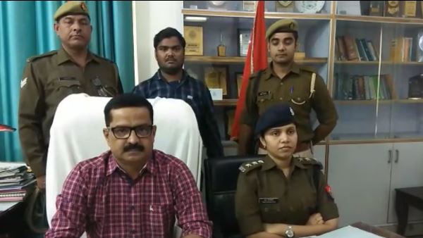 फ्लैट पर बुलाकर जबरदस्ती की कोशिश