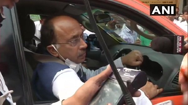 दिल्ली सरकार गंभीर नहीं