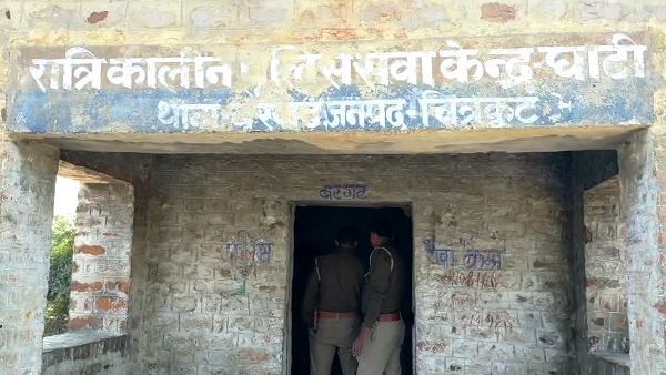 22 year old girl dead body found in police booth 22 year old girl dead body found in police booth