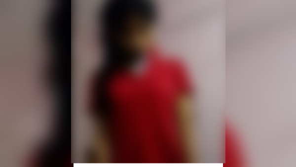 पति छोड़ गया साथ तो नर्स की नौकरी कर मां करती थी पालन पोषण