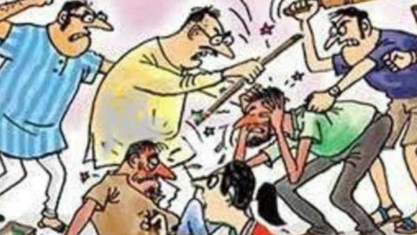 कमरे में बांधकर पीटा