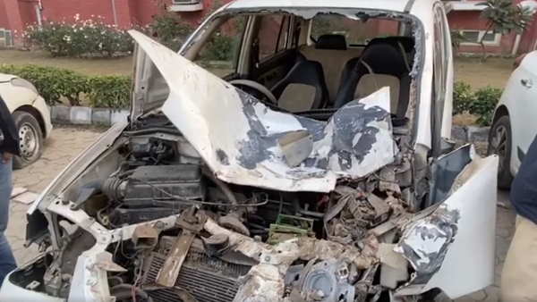 delhi road accident drunked driver trashed policemen delhi road accident drunked driver trashed policemen