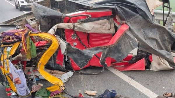 bihar sitamarhi road accident many people died bihar sitamarhi road accident many people died