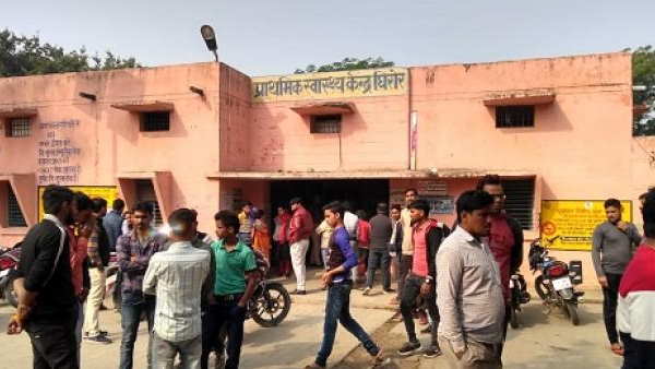 घर में घुसकर छात्रा को मारा