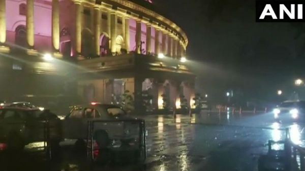 Weather Update: Heavy Rainfall and hailstorm in Delhi-NCR, Improve Air Quality but Winter Cold Increase Weather Update: Heavy Rainfall and hailstorm in Delhi-NCR, Improve Air Quality but Winter Cold Increase
