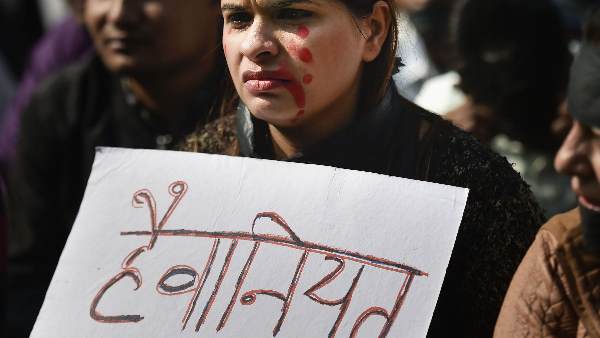 सामूहिक दुष्कर्म के आरोपियों ने पीड़ित लड़की को जलाया