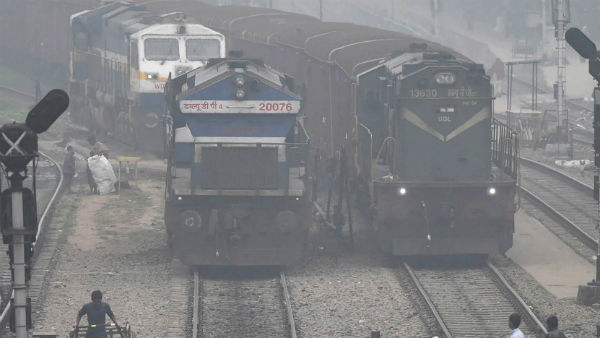 कोहरे और ठिठुरन ने बढ़ाई लोगों की परेशानी