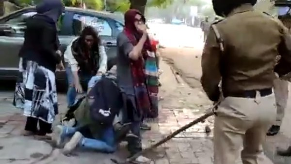 अख्तारिश्ता अंसारी और चंदा यादव भी दोस्त के लिए पुलिस से भिड़ीं