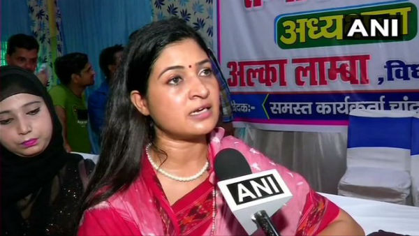 अलका लांबा की फोटो से छेड़छाड़ के बाद किए अश्लील कमेंट