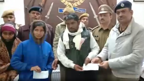 Alwar Police staff gave one day salary to constable family after death Alwar Police staff gave one day salary to constable family after death