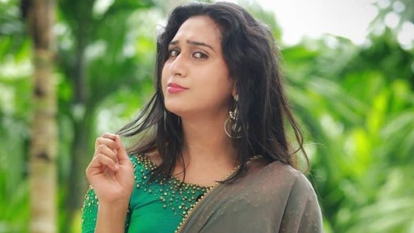 रोते हुए उन्होंने अपने लिव इन पार्टनर पर कई गंभीर आरोप लगाए