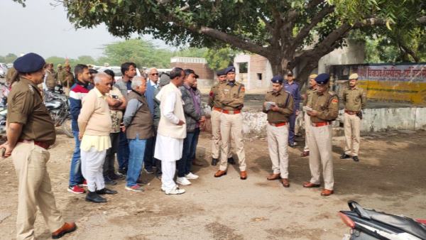 कमरे में पड़ा था शव, लगा मिला ताला