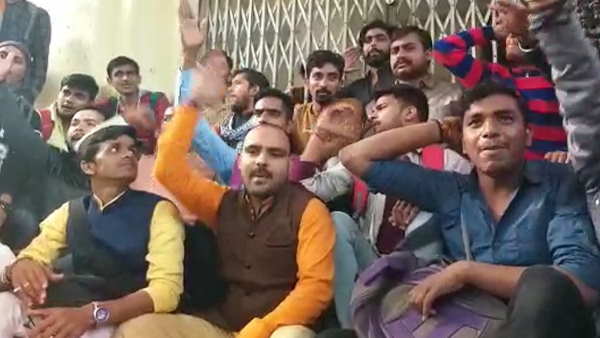bhu student start protest against firoz khan selection for sanskrit bhu student start protest against firoz khan selection for sanskrit