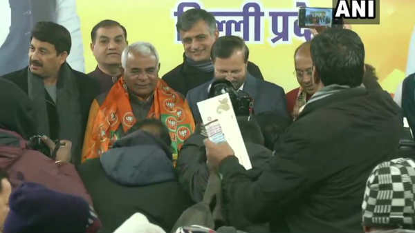 AAP के लोकसभा उम्मीदवार रहे गुग्गन सिंह फिर बीजेपी में शामिल AAP के लोकसभा उम्मीदवार रहे गुग्गन सिंह फिर बीजेपी में शामिल