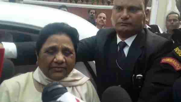 राज्यपाल एक महिला हैं वह दर्द समझ सकती हैं