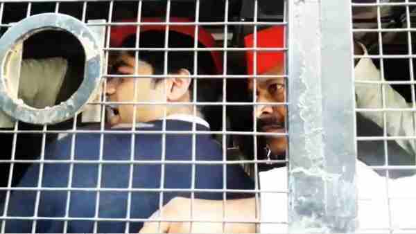 गोरखपुर में 34 एसपी नेता और कार्यकर्ता गिरफ्तार