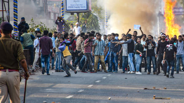 क्या कहा उन्होंने पुरस्कार वापस करके