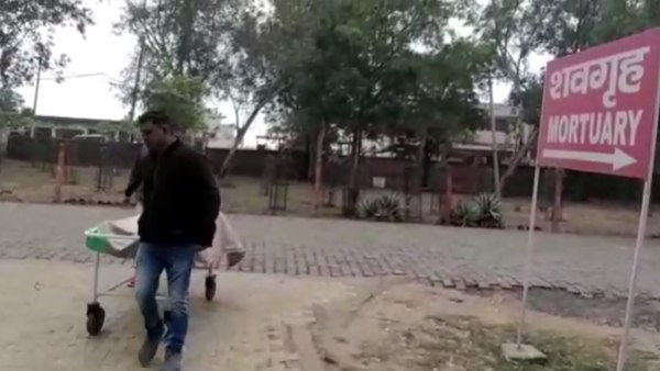 डीएसपी शमशेर दहिया ने अस्पताल में शव की जांच की