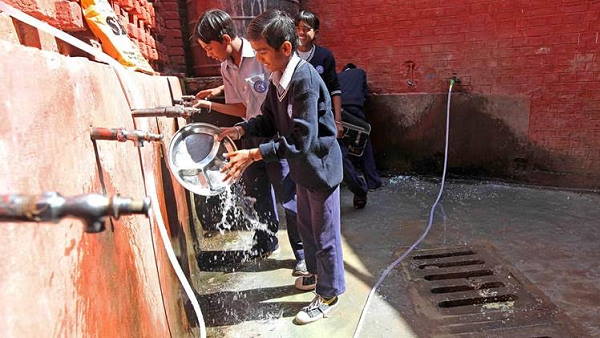 कई स्थानों पर आरओ मशीनों की आवश्यकता