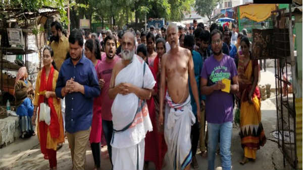 20 मिनट तक मंदिर में प्रवेश बंद