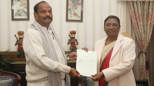 Jharkhand elections Chief Minister Raghubar Das resigns to Governor after losing government Jharkhand elections Chief Minister Raghubar Das resigns to Governor after losing government
