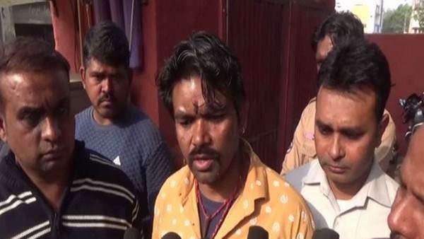 दूसरी कक्षाओं में घुमाया