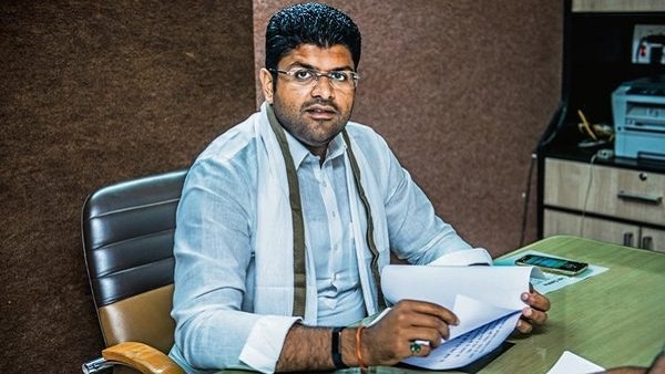 दुष्यंत चौटाला के चाचा हैं अभय चौटाला