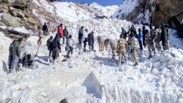 many jawans of Indian Army missing after avalanche hits North Kashmir many jawans of Indian Army missing after avalanche hits North Kashmir