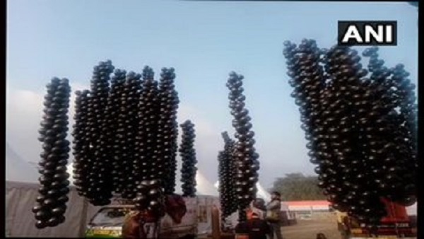 प्रियंका गांधी ने 'मोदी है तो मुमकिन है' पर कसा तंज