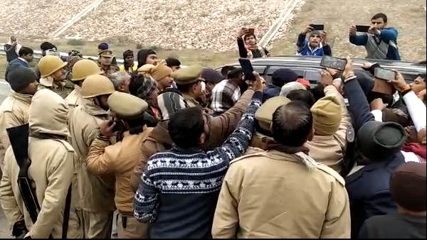 SP leaders included State chief in police custody at firozabad SP leaders included State chief in police custody at firozabad