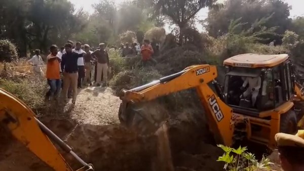 Five year old boy rescue from borewell after five hours in sirohi Five year old boy rescue from borewell after five hours in sirohi