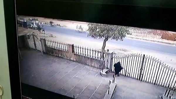 प्रेमी और अन्य युवकों की तलाश कर रही पुलिस