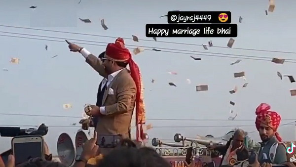 दूल्हे वालों ने शादी में उड़ाई 90 लाख की नकदी