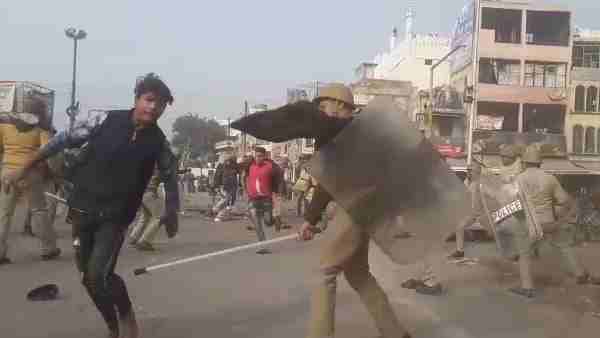 बिजनौर में दर्जनों वाहनों में तोड़फोड़