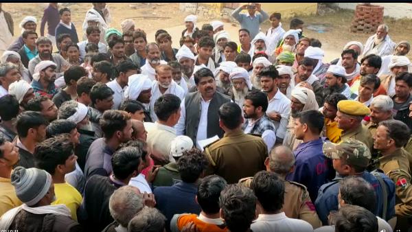 इनके खिलाफ मामला दर्ज