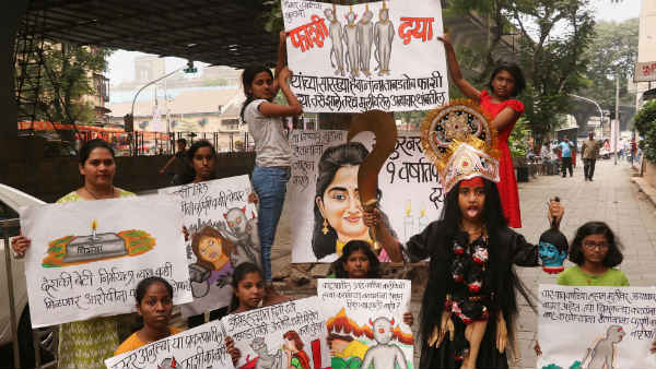 पुलिस बोली- पहले आधार नंबर बताइए