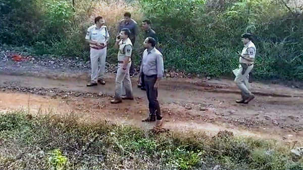 जोनू नवीन और जोलू शिवा दोनों ट्रक क्लीनर थे