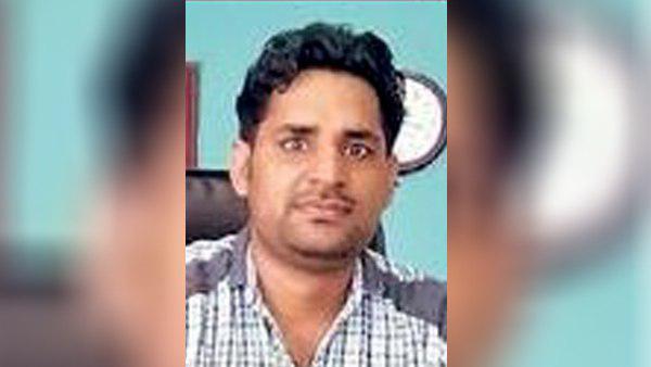 इंजीनियर का भाई पिछले महीने आया गांव
