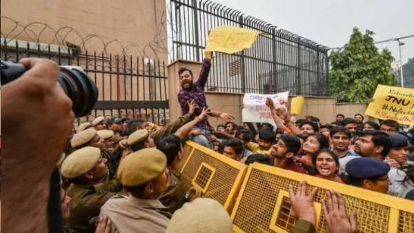 फीस पर हाई लेवल कमिटी ने सौंपी रिपोर्ट