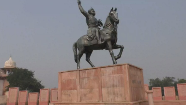 भरतपुर में आशुतोष गोवारिकर का पुतला दहन