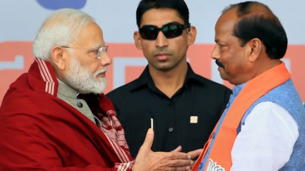 झारखंड में करारी हार की ओर बीजेपी