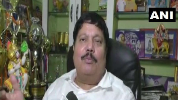 पश्चिम बंगाल में बीजेपी सांसद अर्जुन सिंह की गाड़ी पर हमला पश्चिम बंगाल में बीजेपी सांसद अर्जुन सिंह की गाड़ी पर हमला